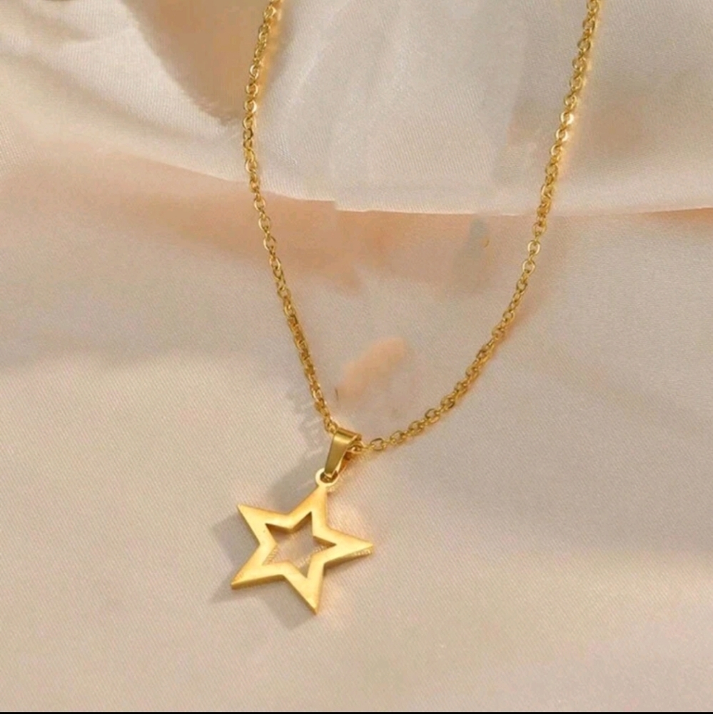 NEW 17" Star Gold Plated Stainless Steel Necklace